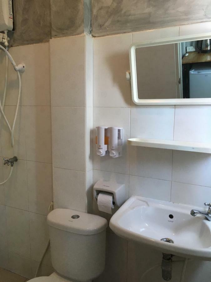 Innkhun House Urt Suratthani Airport Сурат Тхани Екстериор снимка