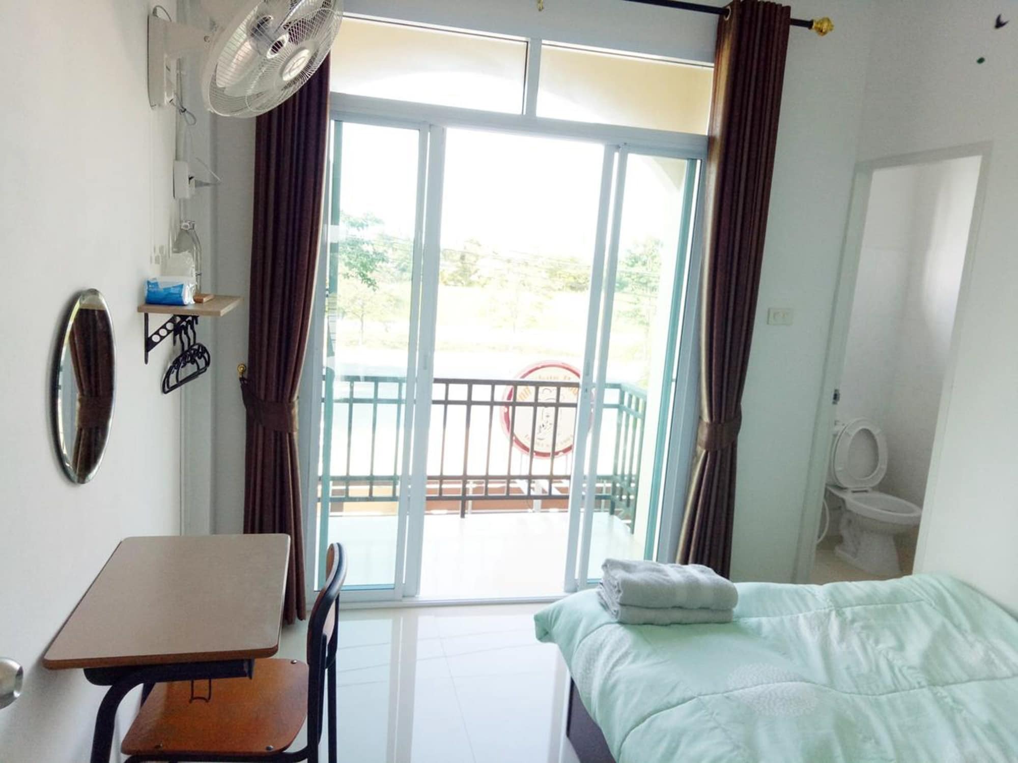 Innkhun House Urt Suratthani Airport Сурат Тхани Екстериор снимка