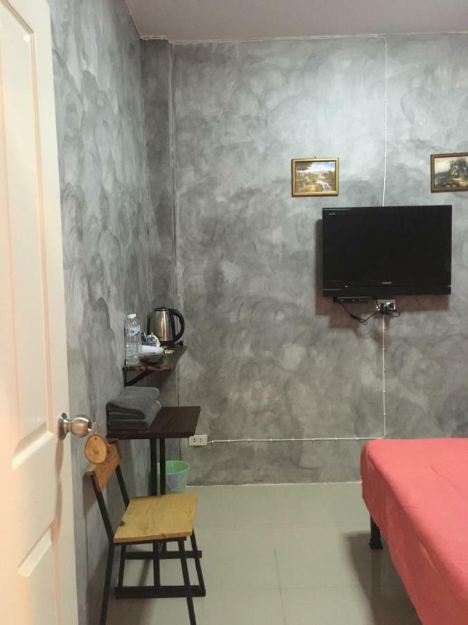 Innkhun House Urt Suratthani Airport Сурат Тхани Екстериор снимка