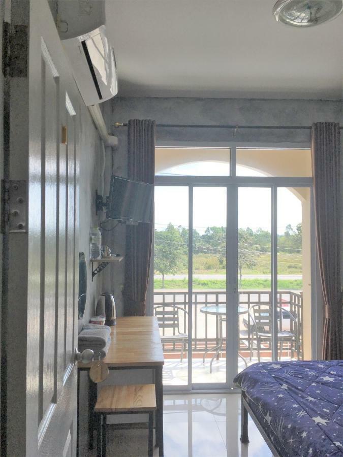 Innkhun House Urt Suratthani Airport Сурат Тхани Екстериор снимка