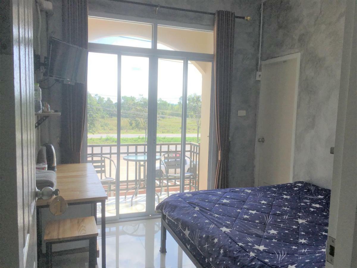 Innkhun House Urt Suratthani Airport Сурат Тхани Екстериор снимка
