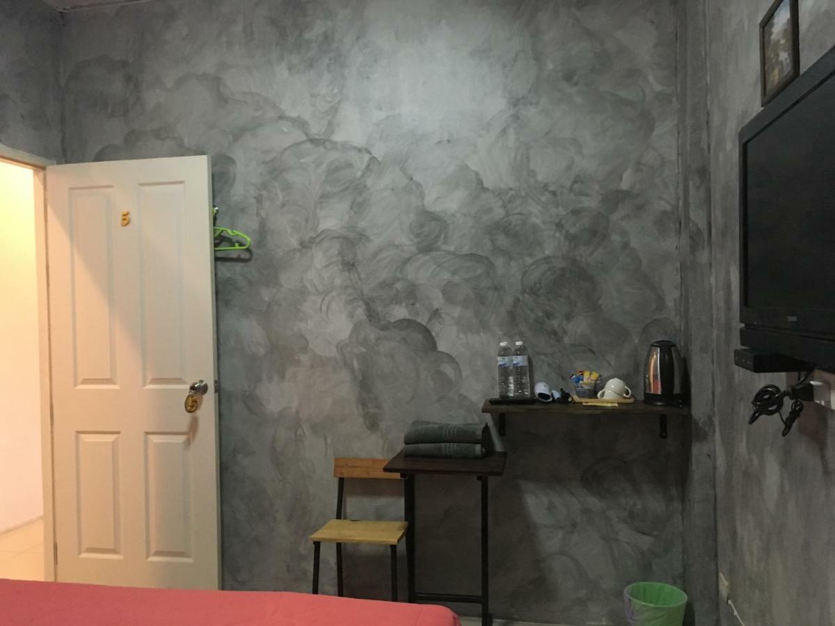 Innkhun House Urt Suratthani Airport Сурат Тхани Екстериор снимка