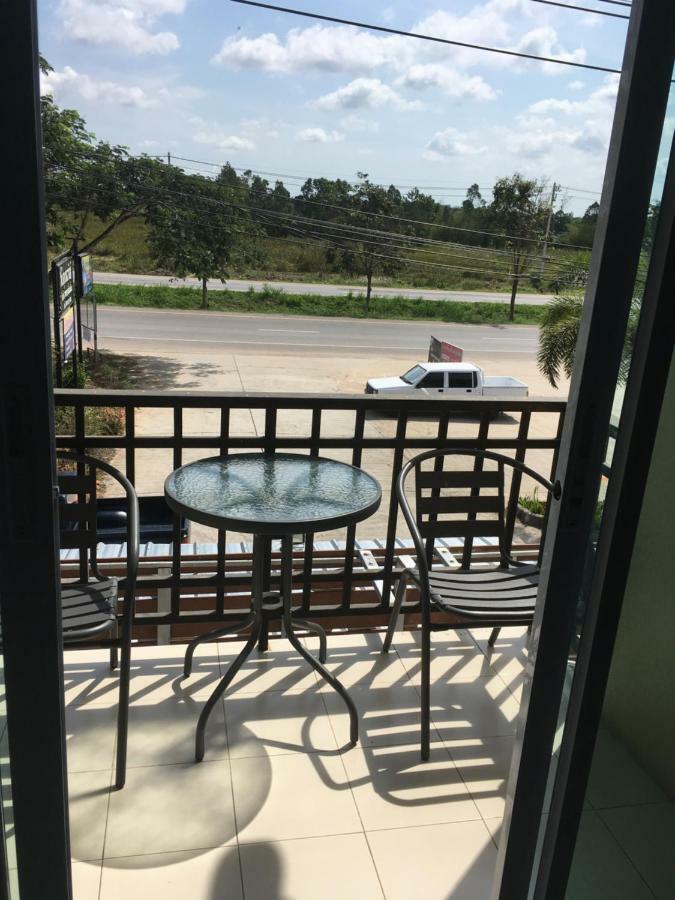 Innkhun House Urt Suratthani Airport Сурат Тхани Екстериор снимка