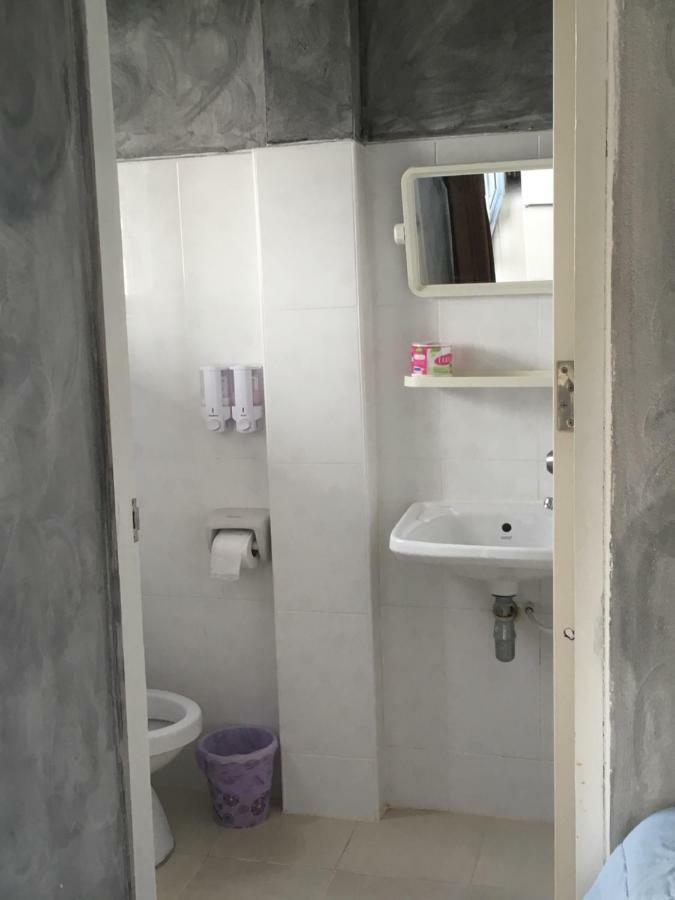 Innkhun House Urt Suratthani Airport Сурат Тхани Екстериор снимка