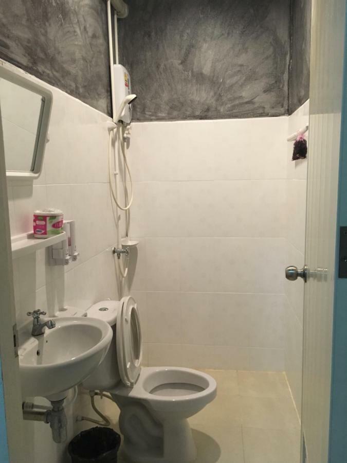 Innkhun House Urt Suratthani Airport Сурат Тхани Екстериор снимка