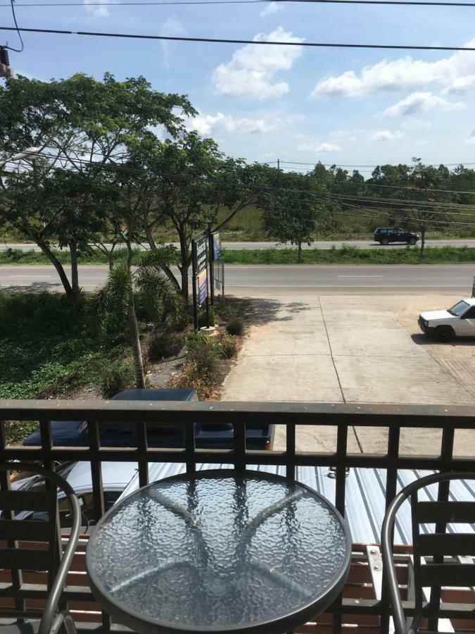 Innkhun House Urt Suratthani Airport Сурат Тхани Екстериор снимка